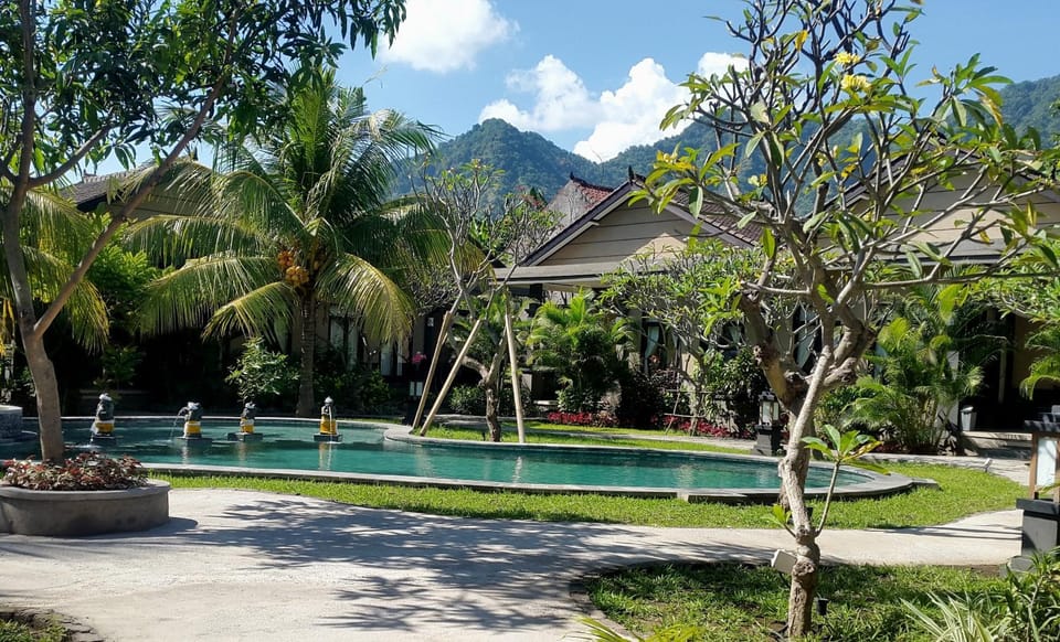 Garden, On-site shops, Seating area, Swimming pool