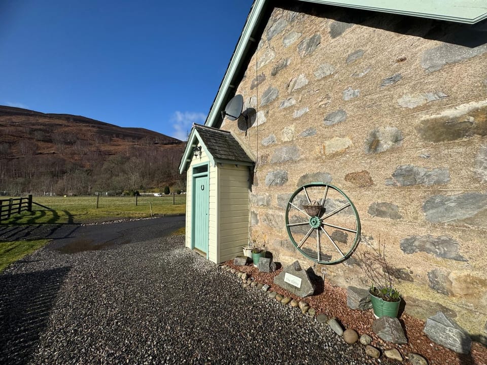 Rosemount Bothy - Highland Cottage House in Scotland