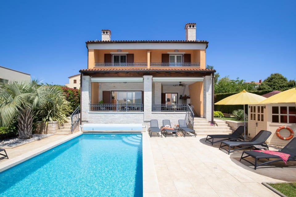 Property building, Swimming pool