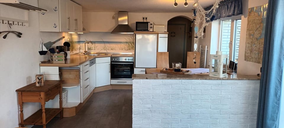 Kitchen or kitchenette, Dining area, dishwasher, minibar, toaster