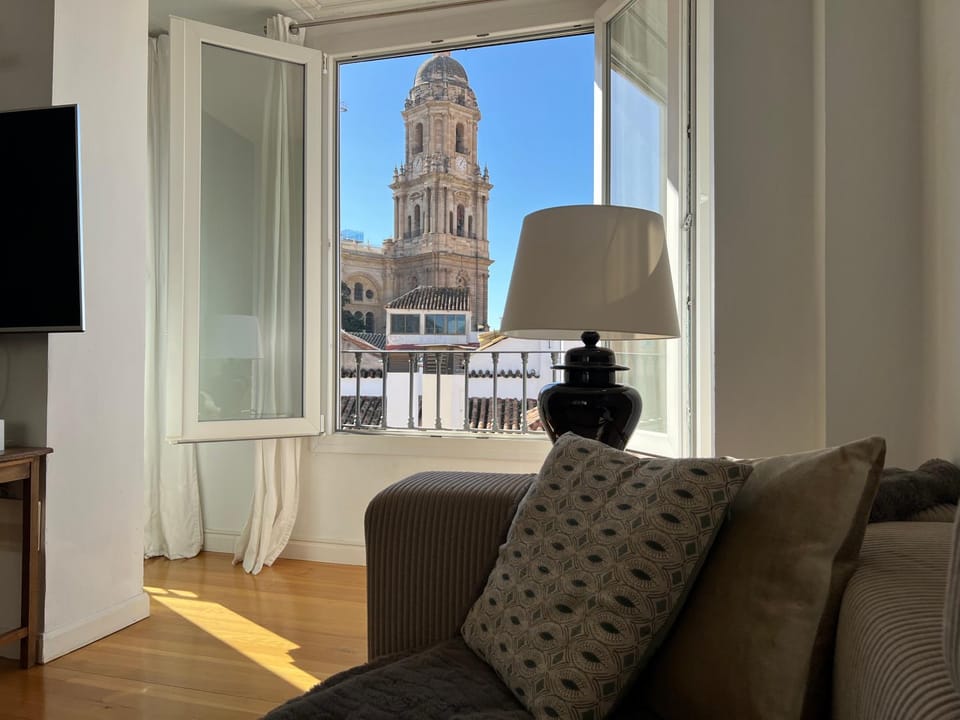 View (from property/room), City view, Landmark view