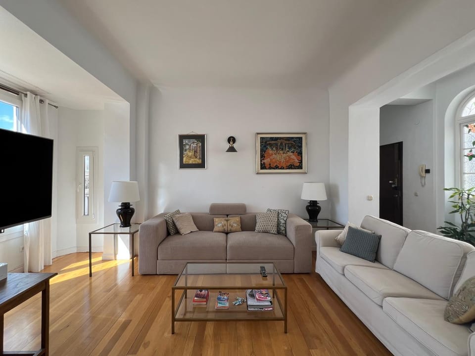 TV and multimedia, Living room, Lounge or bar
