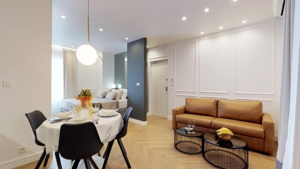 Photo of the whole room, Seating area, Dining area