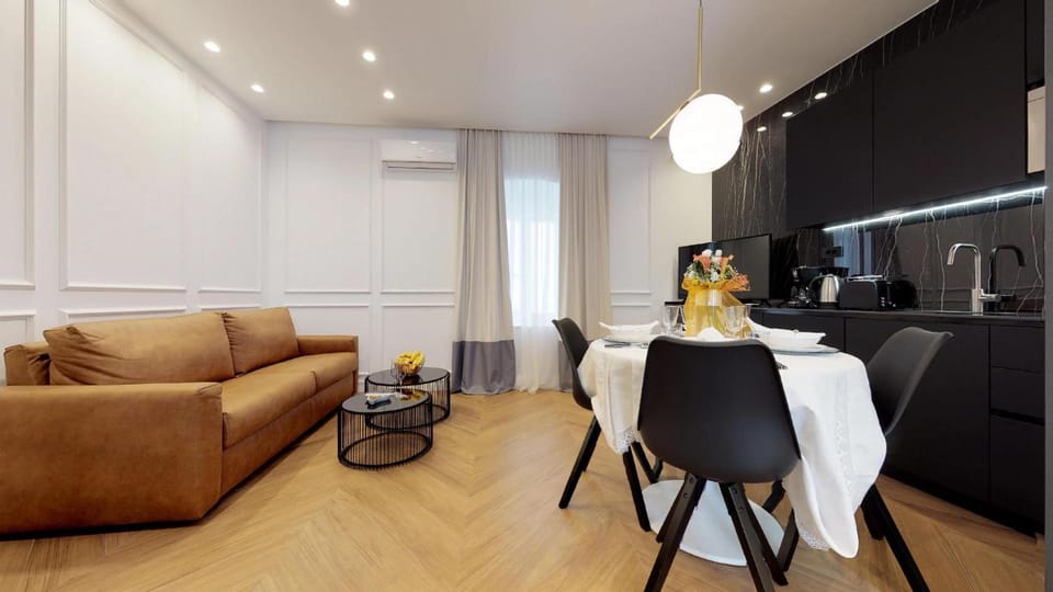Seating area, Dining area