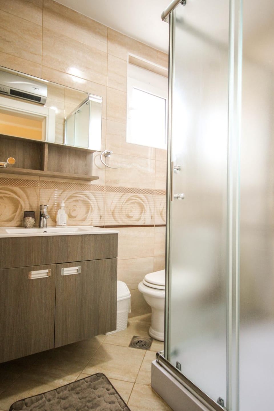 Shower, Toilet