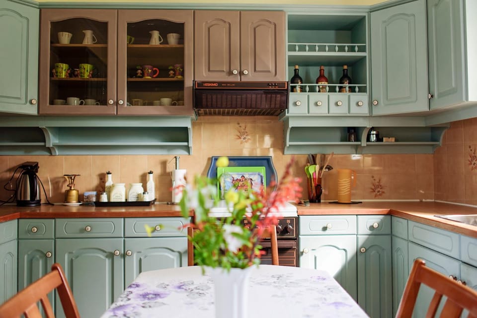 Photo of the whole room, Decorative detail, Dining area