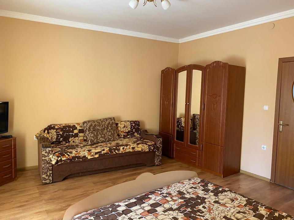 TV and multimedia, Photo of the whole room, Bedroom, locker, wardrobe
