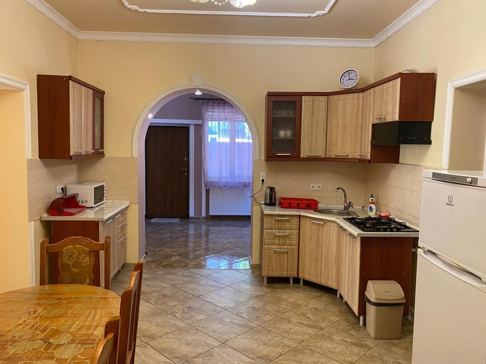 Dining area, Communal kitchen, locker, minibar, stove