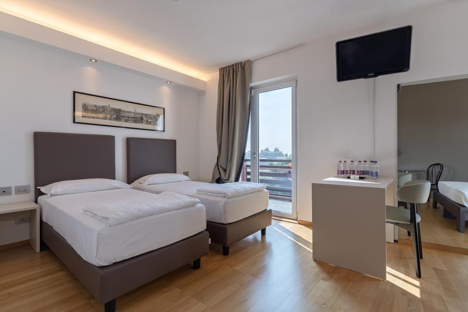 Bed, Photo of the whole room, Bedroom, air conditioner