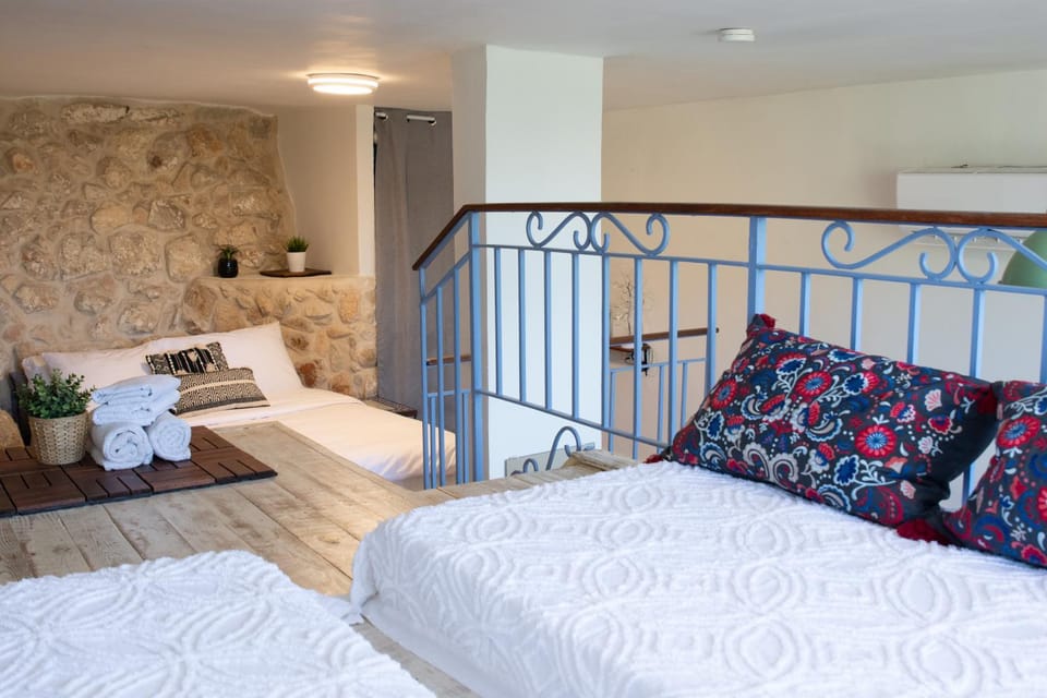 Bed, bunk bed, towels