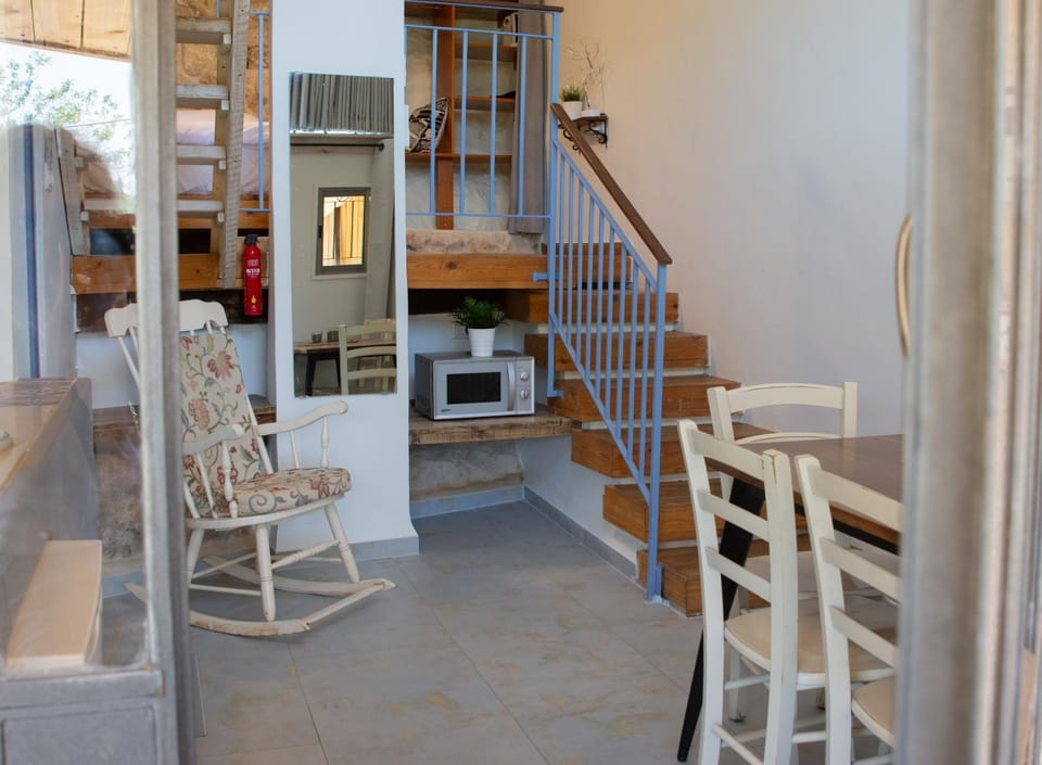 Dining area, minibar