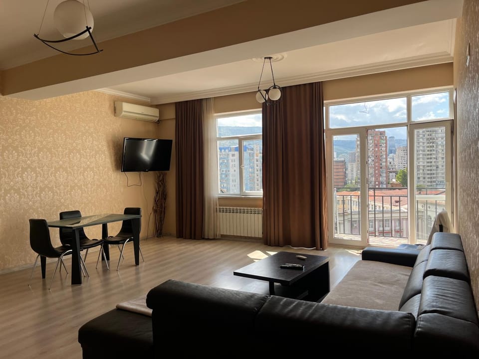 TV and multimedia, Living room, Dining area, air conditioner