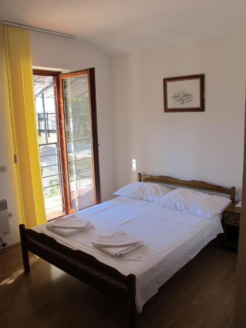 Day, Photo of the whole room