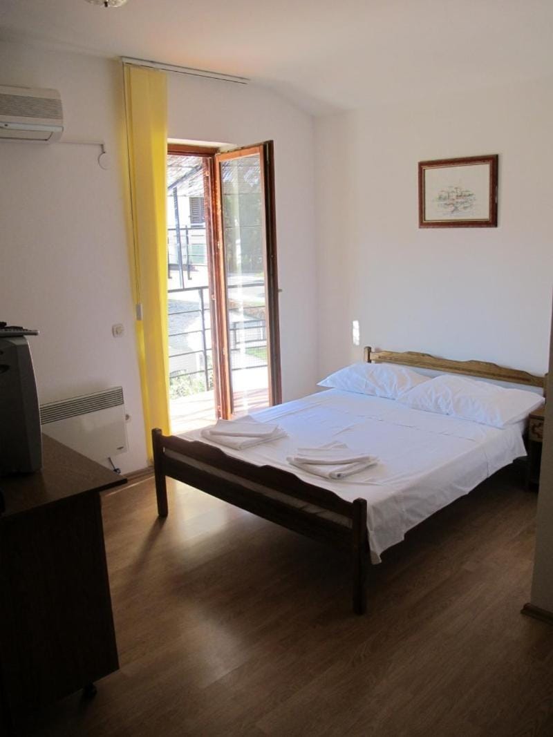 Day, Photo of the whole room