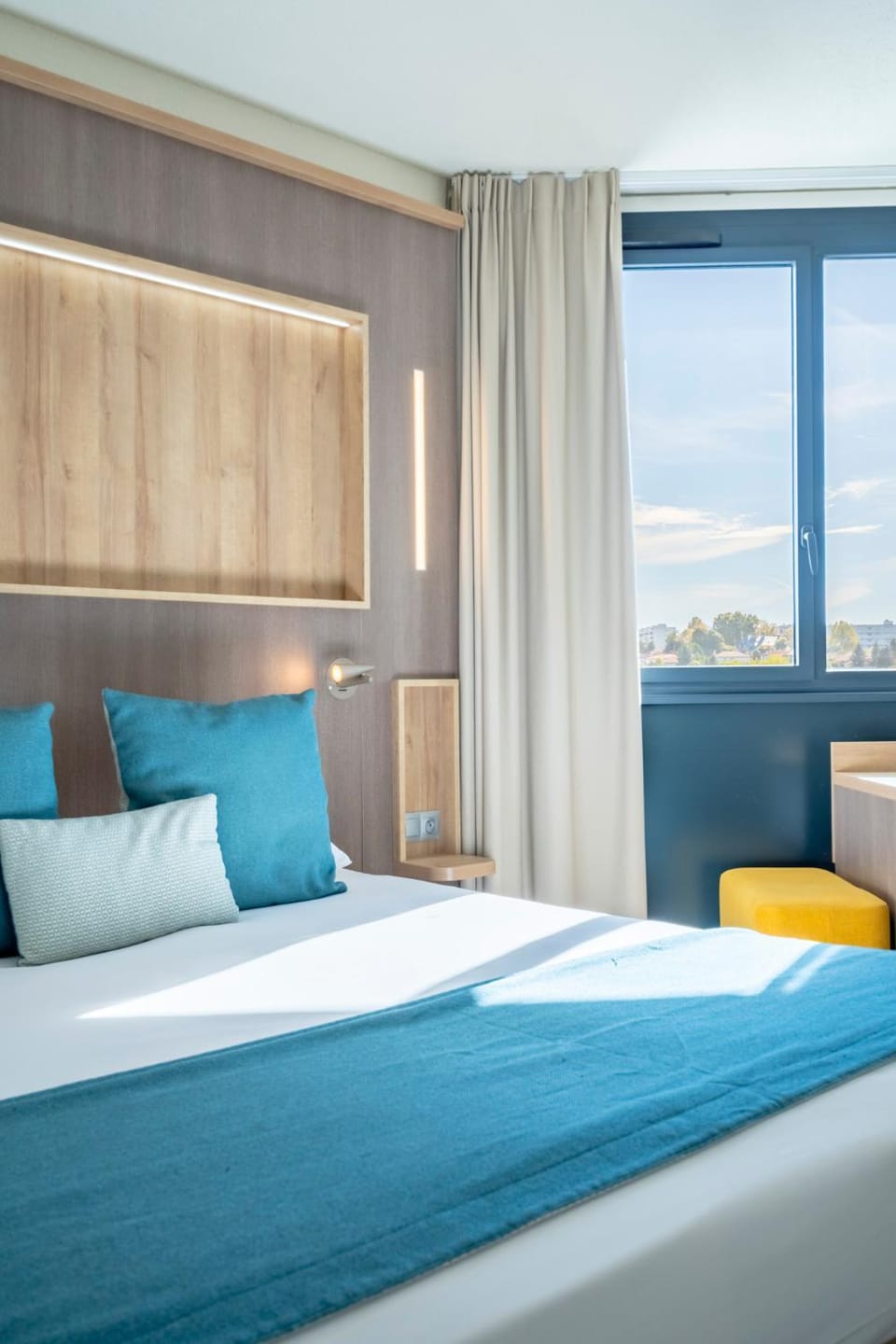 Photo of the whole room, Bedroom