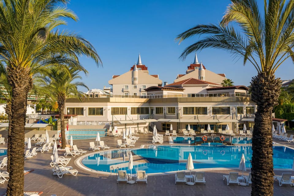 Property building, Pool view, Swimming pool, sunbed