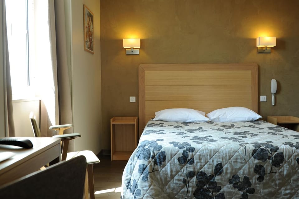 Bed, Photo of the whole room, Bedroom, Mountain view