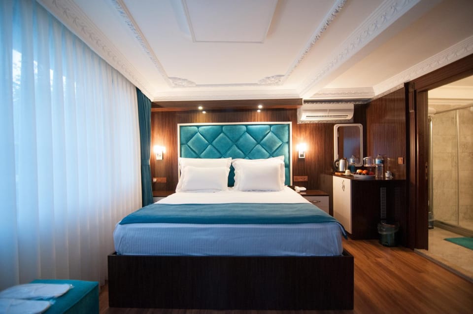 Bed, Photo of the whole room, Bedroom, air conditioner