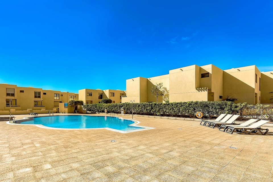 Facade/entrance, Swimming pool
