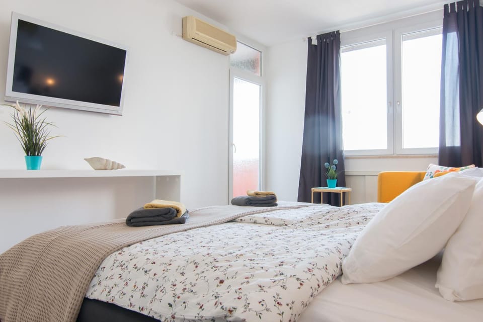 TV and multimedia, Bedroom