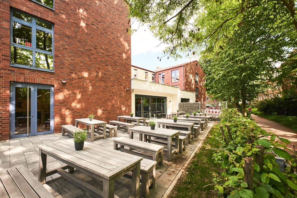 Property building, Day, Garden, Balcony/Terrace, Garden view