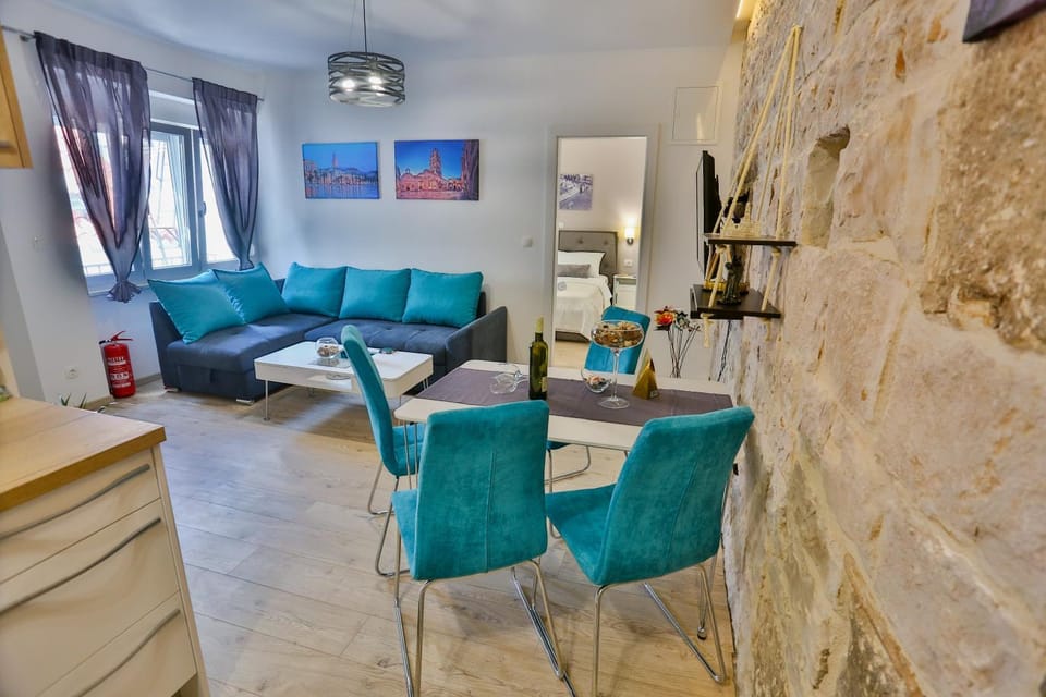 Seating area, Dining area