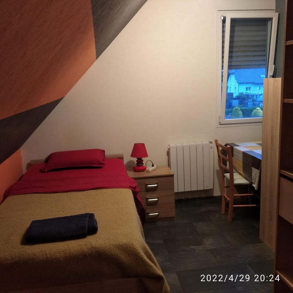 Photo of the whole room, Bedroom