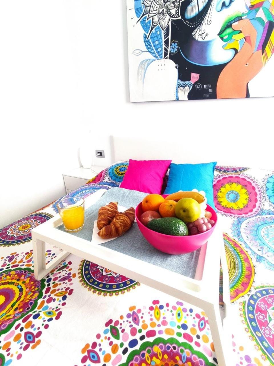 Bedroom, Food
