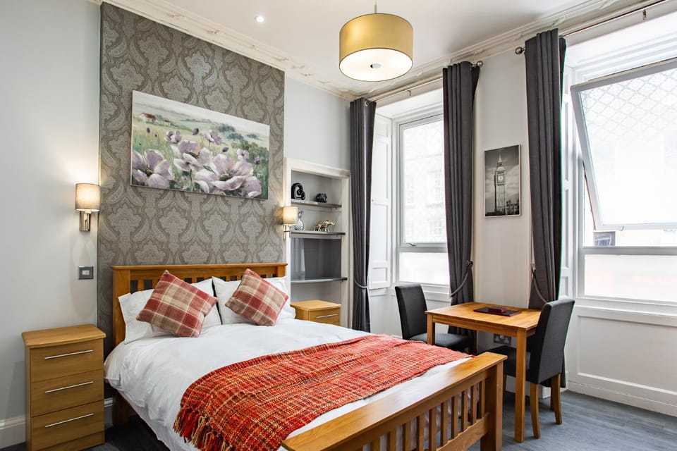 Luxury festival flat in prime city centre location Apartment in Edinburgh