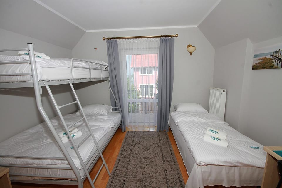 Bed, Photo of the whole room, towels