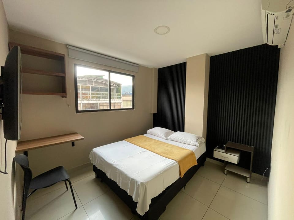 Bed, TV and multimedia, Bedroom