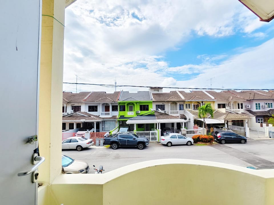 Neighbourhood, Balcony/Terrace