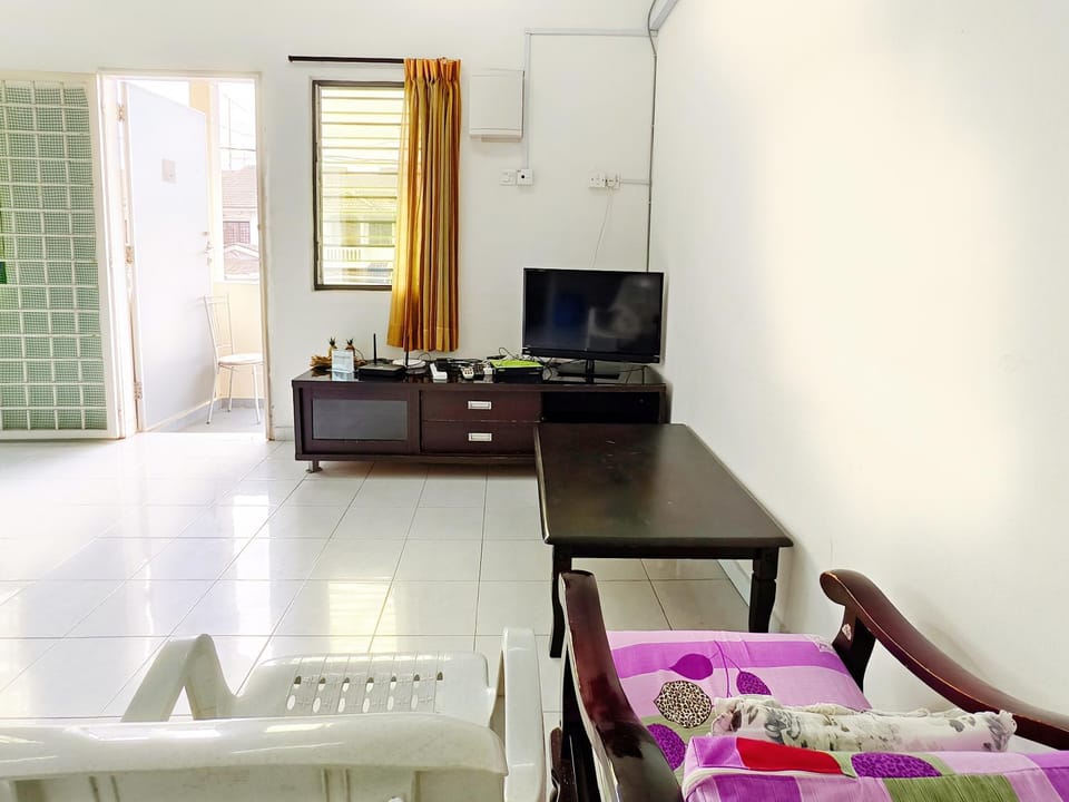 Communal lounge/ TV room, TV and multimedia, Living room