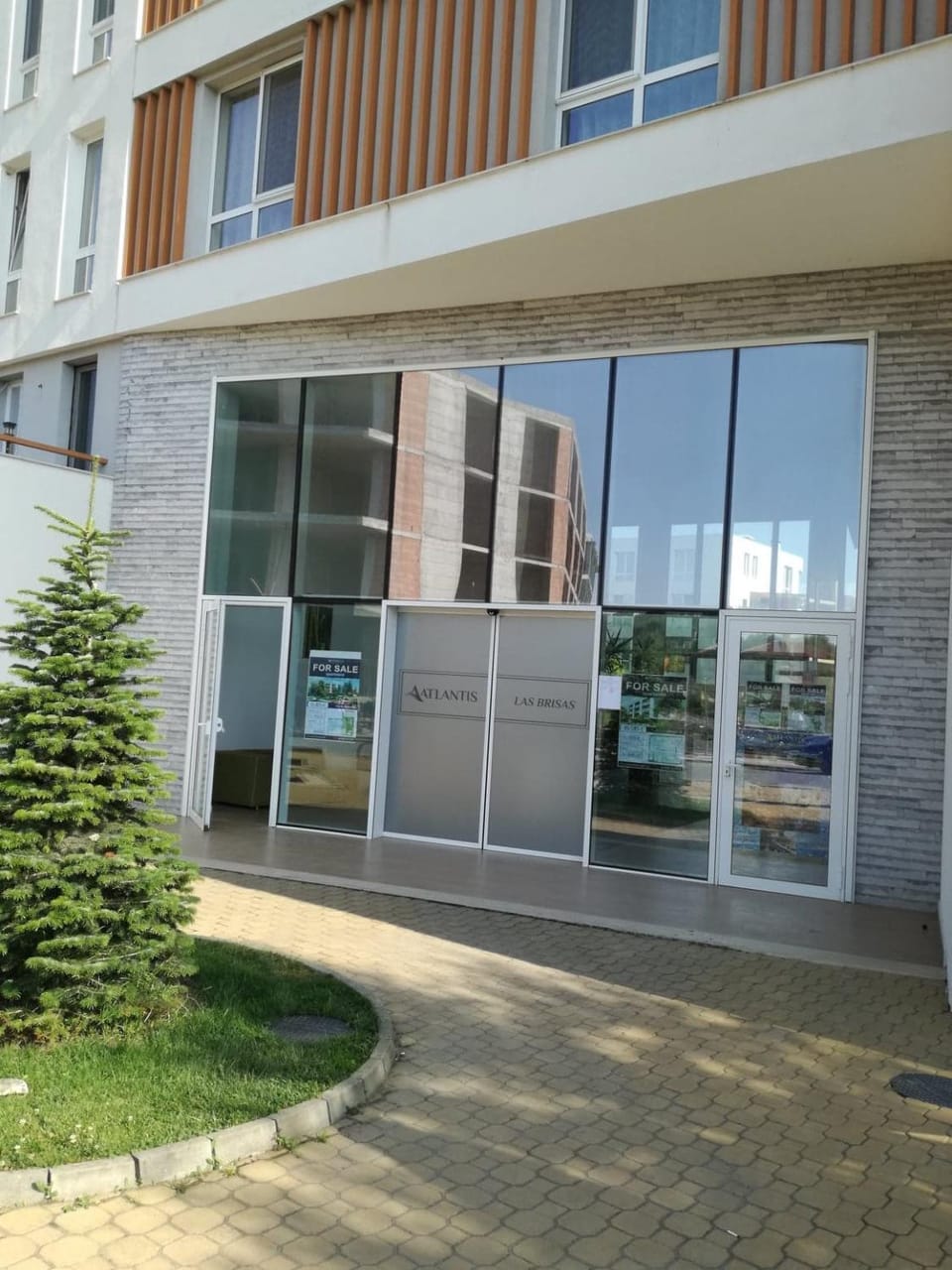 Facade/entrance