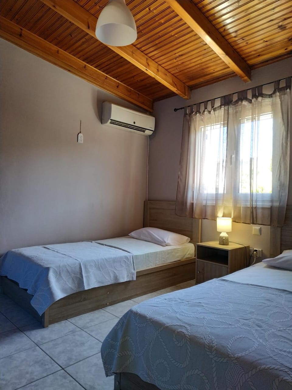 Bed, Bedroom, air conditioner