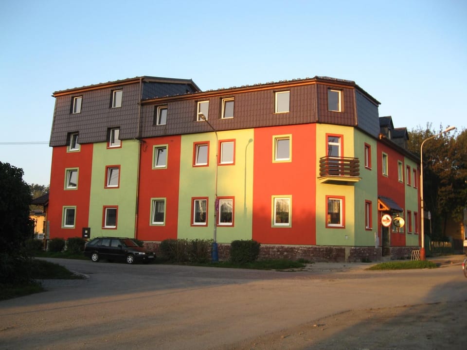 Facade/entrance