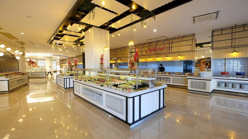 Restaurant/places to eat, Food and drinks, Banquet/Function facilities, Food, Buffet breakfast, Lunch, Dinner