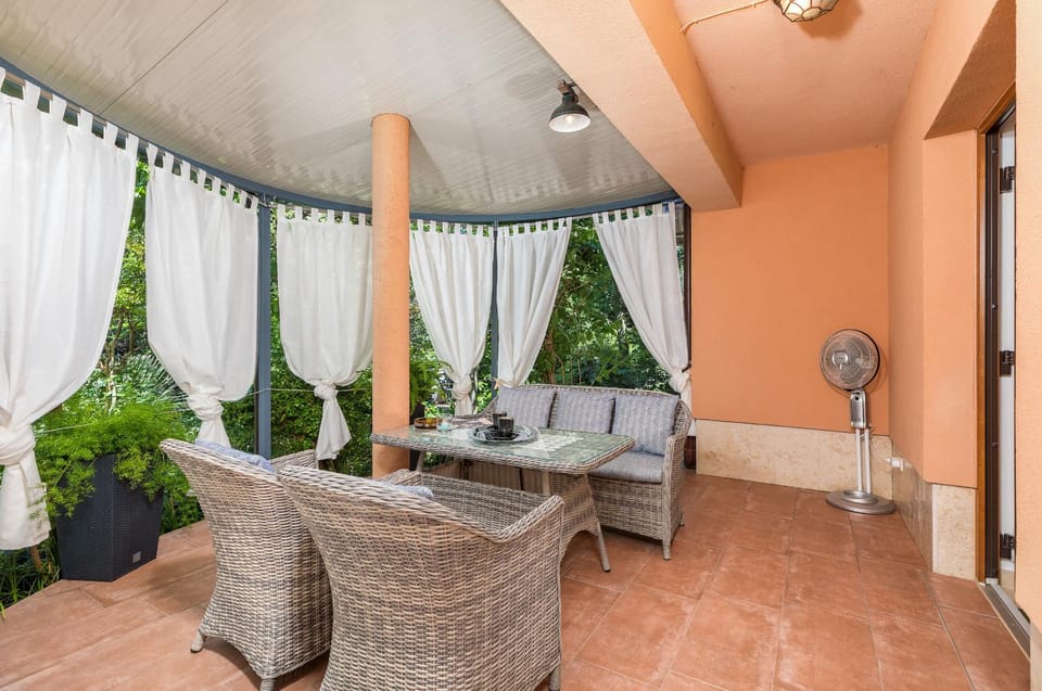 Patio, Facade/entrance, Day, Garden, Balcony/Terrace, Seating area, Garden view
