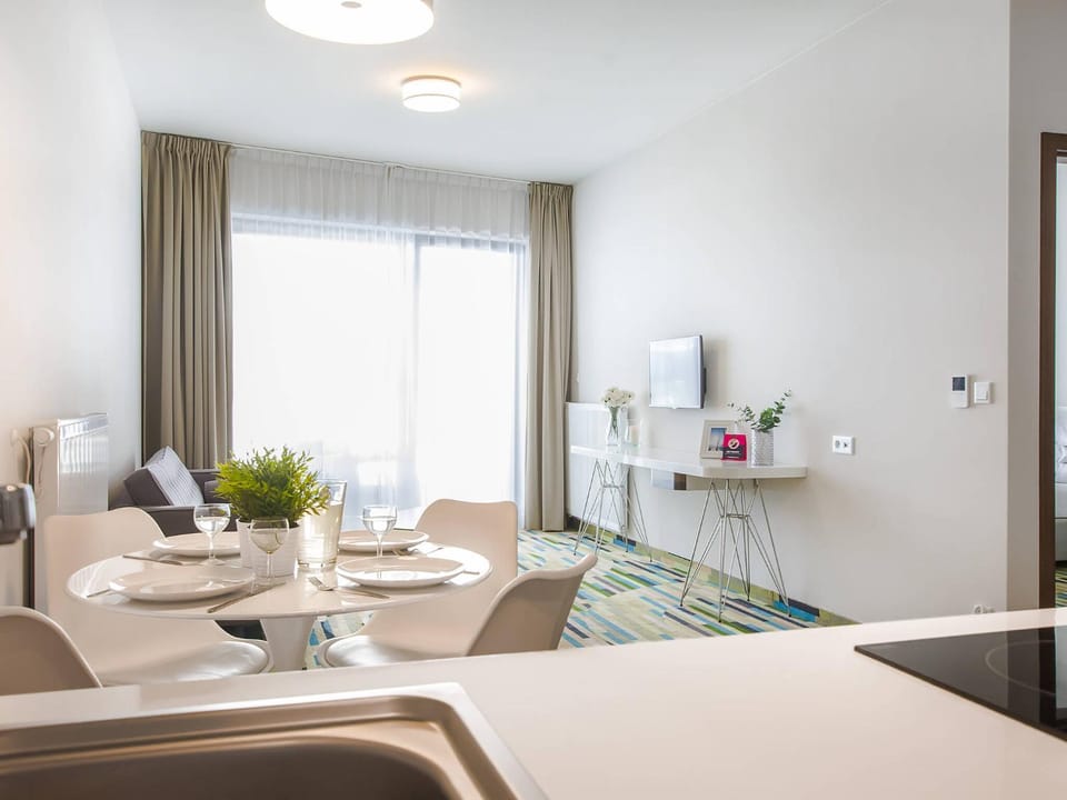 Kitchen or kitchenette, Seating area, Dining area