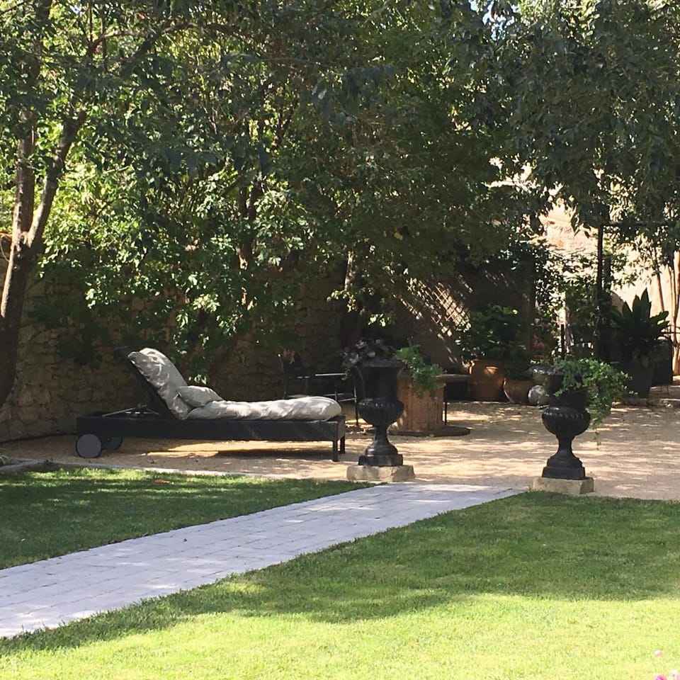 Chambre côté jardin Bed and Breakfast in Nimes