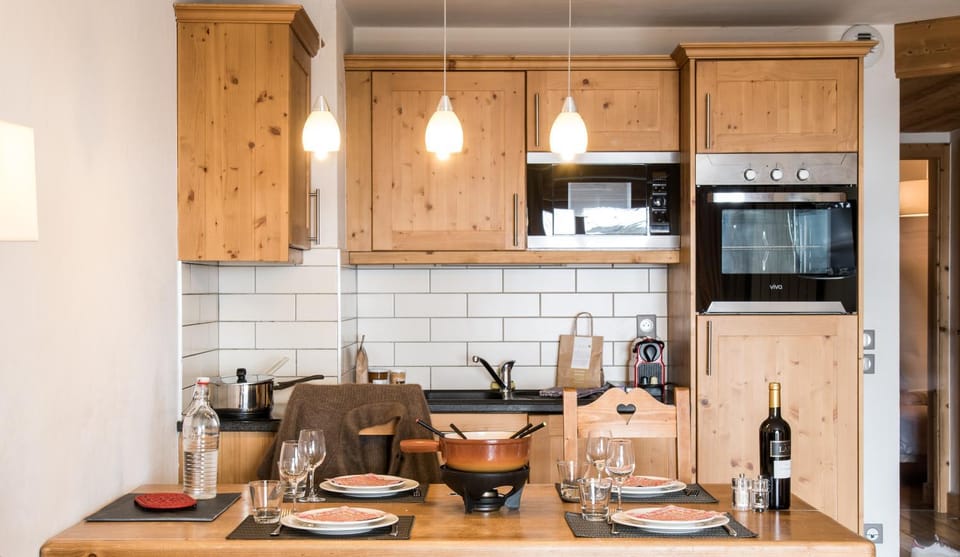 Coffee/tea facilities, Kitchen or kitchenette, Dining area