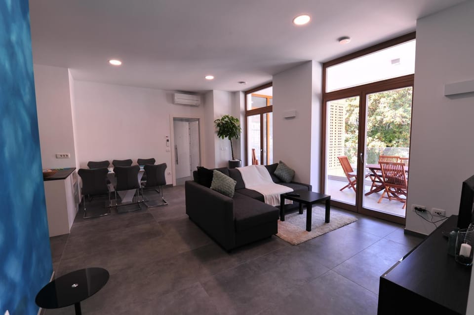 Balcony/Terrace, Living room, Seating area, Dining area