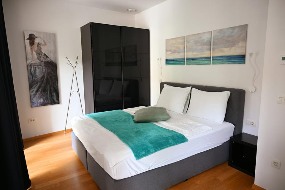Bed, Photo of the whole room, Bedroom, wardrobe
