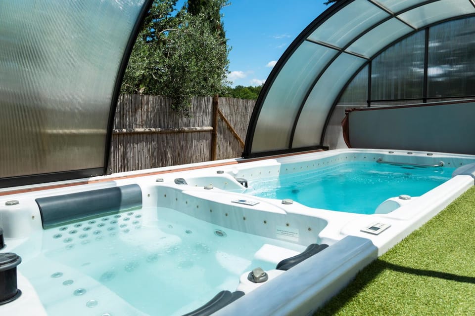 Hot Tub, Swimming pool