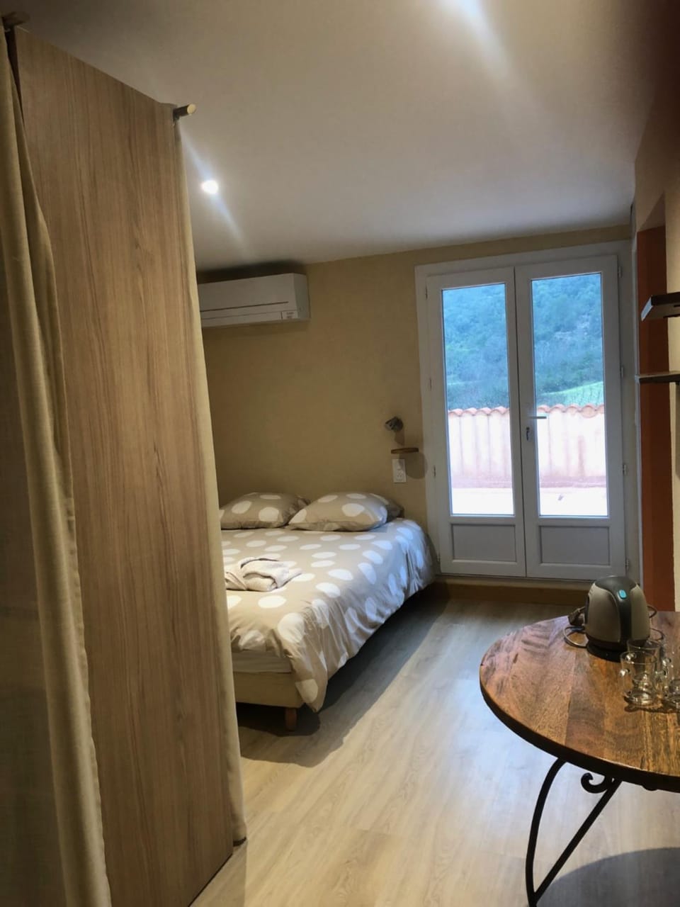 Bed, Photo of the whole room, Bedroom, wardrobe, air conditioner