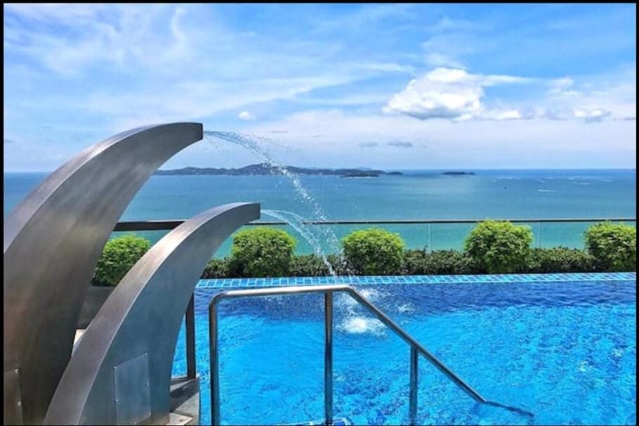 The Peak Towers Apartment in Pattaya City