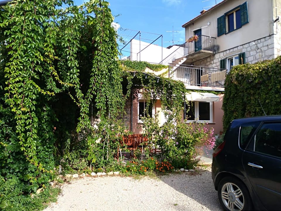 Property building, Patio, Inner courtyard view, Parking
