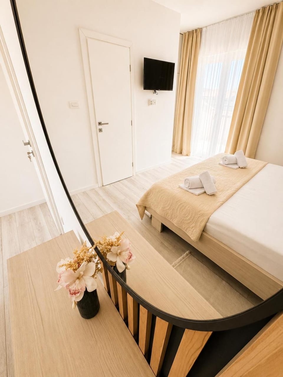 Bed, Photo of the whole room