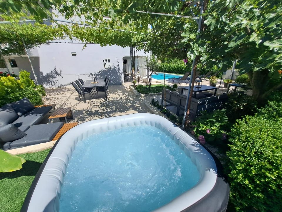 Property building, Activities, Activities, Swimming pool