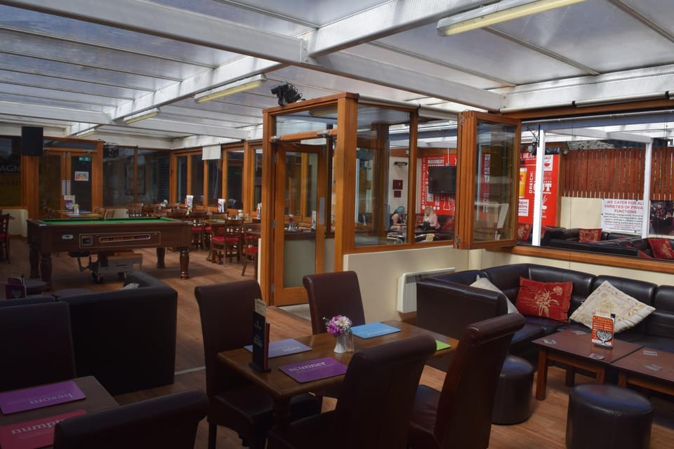 Restaurant/places to eat, Communal lounge/ TV room, Billiard, Darts, Karaoke, Entertainment